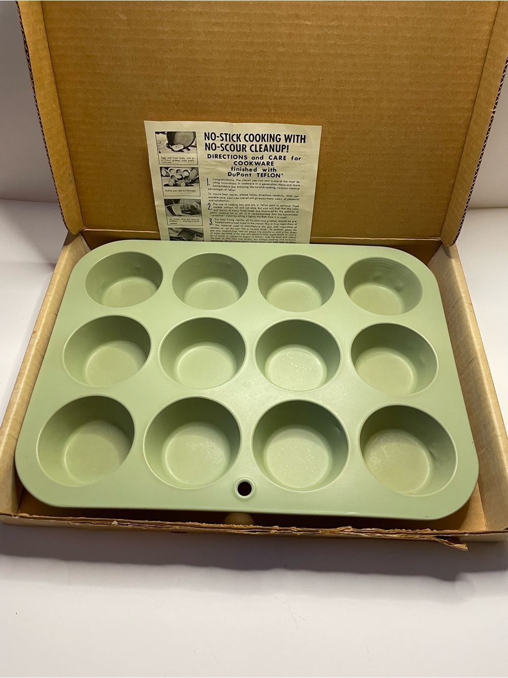 Vintage TEFLON muffin pan.